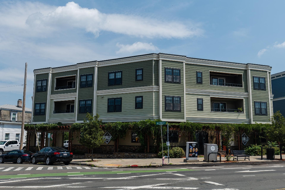 563 Broadway, Somerville - Exterior