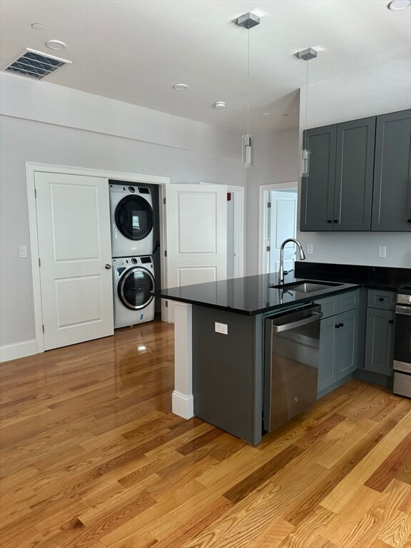 804 Waverly, Framingham - In-Unit Laundry