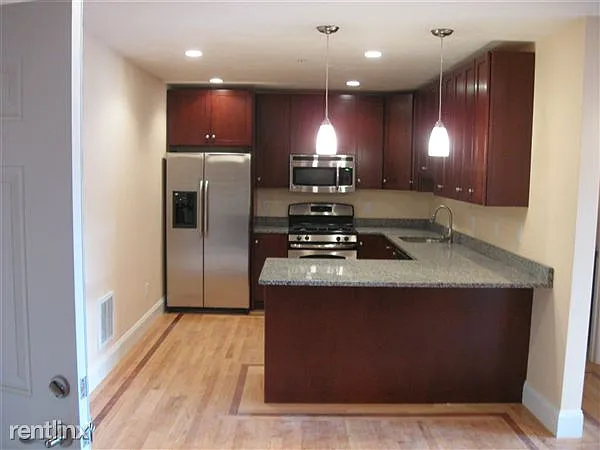 644 Washington_Chelsea - Kitchen